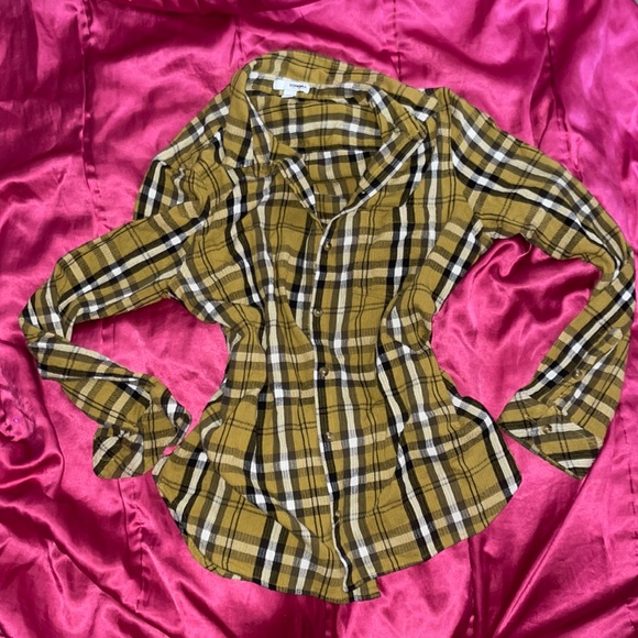 Target Tops - Target Yellow Button Up Top 💛